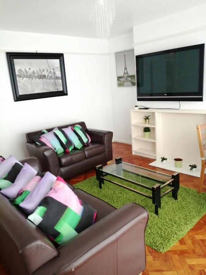 Home From Home, Great Community!! London Exterior photo