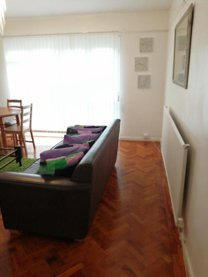 Home From Home, Great Community!! London Exterior photo